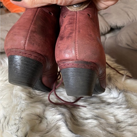 Cobb Hill Aria lace up ankle boot, distressed leather, Merlot red, size 8.5 - Picture 3 of 10